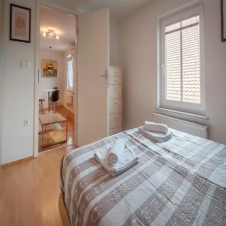Διαμέρισμα Charming Riverside Retreat *