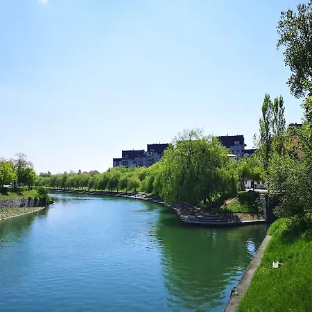Charming Riverside Retreat Apartment