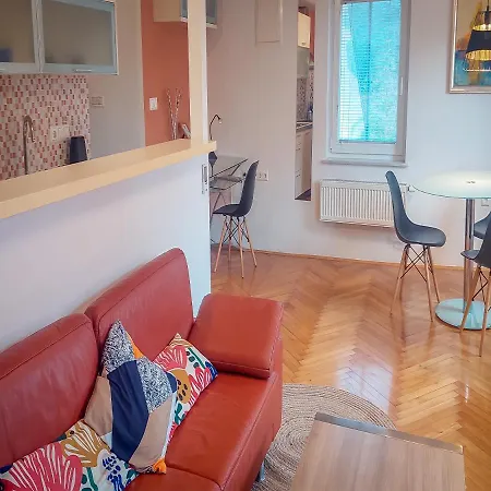 Charming Riverside Retreat Appartamento